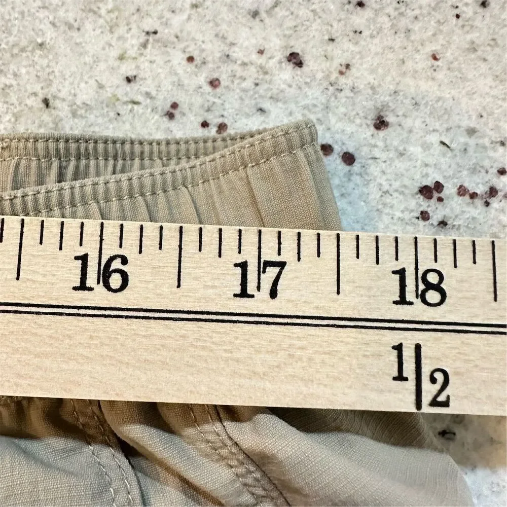 The North Face Men's Beige Cargo Shorts Size 35” Casual‎ Lightweight